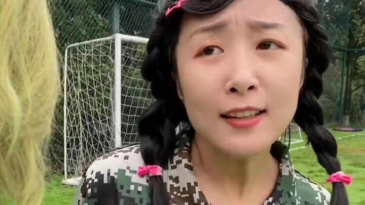 Today, it's Tong Shou Tong Jiao, a bit slow on the uptake, but such a cute and adorable girl with he