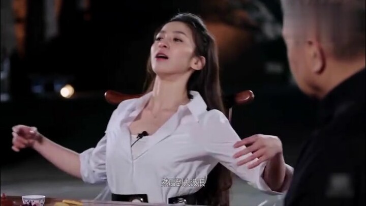 唐诗逸用舞蹈表现古诗，随便一个动作就很有美感，不愧是首席