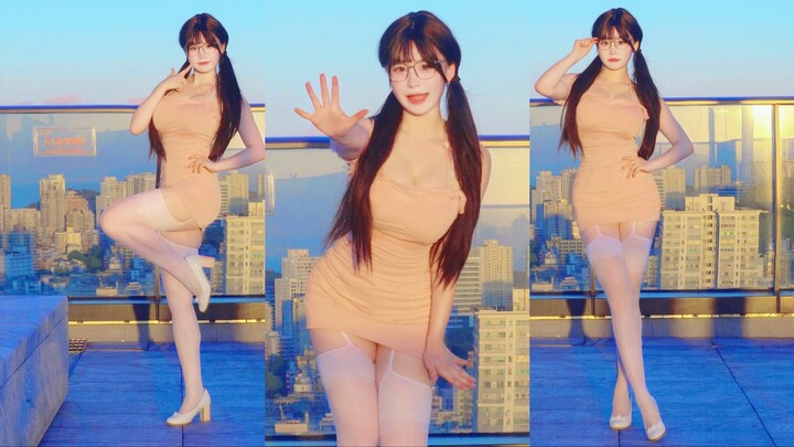 Braided glasses girl 💕 accompanies you to watch the sunset ☀️