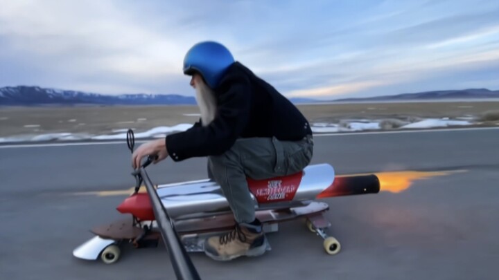 "Tuổi già rồi cũng phải sành điệu như bạn bè thế này"