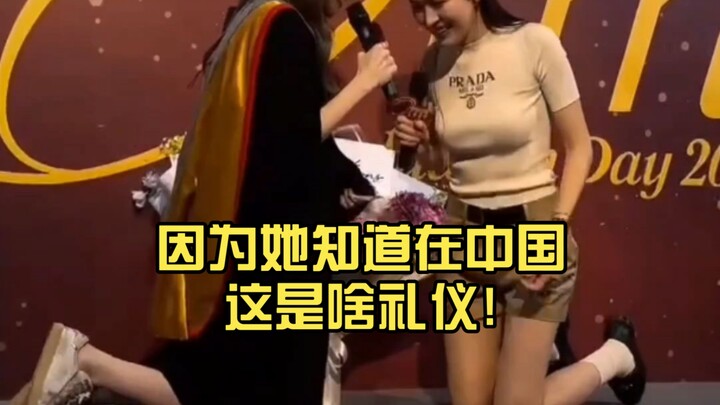 lingorm:00 Kneels down and suddenly bursts out laughing, because she knows what kind of etiquette th