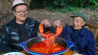 How to Make A Sour Tomato Broth Hot Pot with Six Abalones