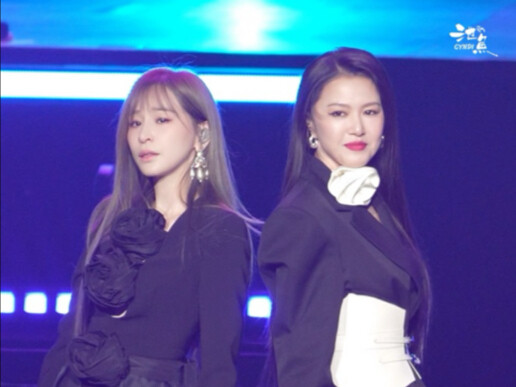 Cyndi Wang’s Shanghai concert invites Tan Weiwei to perform “Mountains and Seas” as a duet, rekindli