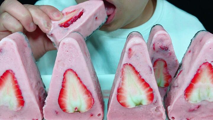 Frozen strawberry mousse ice cream, listen to different chewing sound!