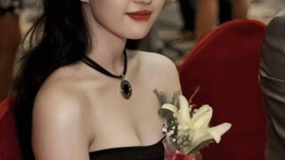 Thật buồn cười! Người khác càng đào bới thì càng xấu hổ, nhưng cô gái này càng đào bới thì càng trở 