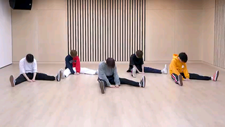 TxT Crown dance practice