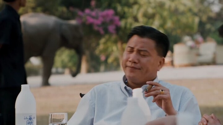 Đoạn cắt này làm tôi cười muốn chết… Trước khi trở lại thì chém giết loạn xạ, sau khi trở lại thì th