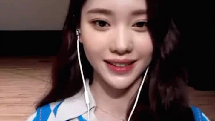 【เซิ่นเสี่ยวถิง งานเซ็นหนังสือ】คำถาม: สมาชิกคนอื่นๆ มีใครที่พูดจีนได้ดีบ้าง? เสี่ยวถิง: ภาษาจีนเหรอ?