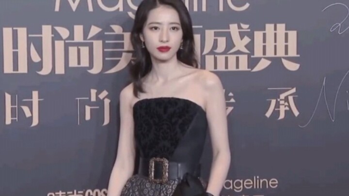 [Out-of-the-box video] Damn, Miss Zhou Yutong slays the whole audience! She's killing me!!!