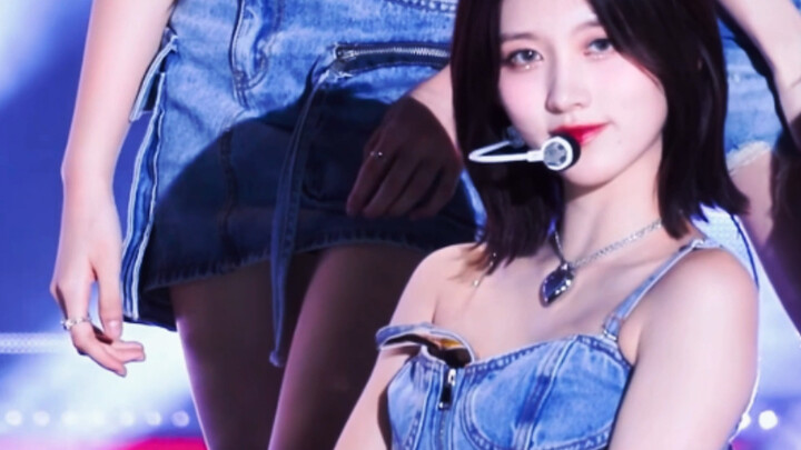 Cinta adalah tangan yang ingin menyentuh, namun akhirnya ditarik kembali.