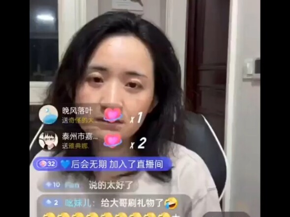 Bisa main live streaming kayak gini juga? Seorang perempuan Tionghoa yang kembali dari luar negeri b