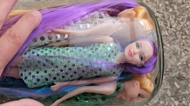 Cuộc thi ném chai lăn cầu thang phá hủy