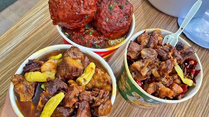 ทำไมบะหมี่กึ่งสำเร็จรูปที่บริษัทแจกถึงดูแปลกๆ หน่อยนะ?