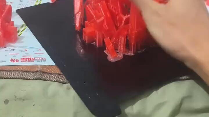 This time I used the Chuangxiang 3D printer to make a Gundam Unicorn 70cm high with lights.