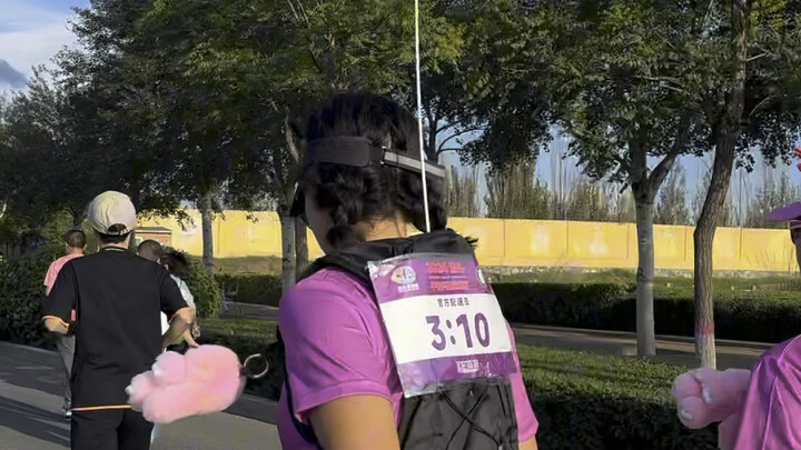 Bắt đầu từ 2 km ở giải bán marathon Bao Đầu đã thấy các vận động viên không còn đủ sức chạy.