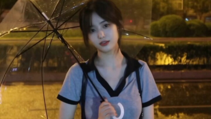 “Gadis manis polos yang membuat hati berdebar”