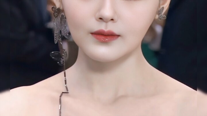 Hilarious! It turns out this girl used to be a dark-skinned sports student!