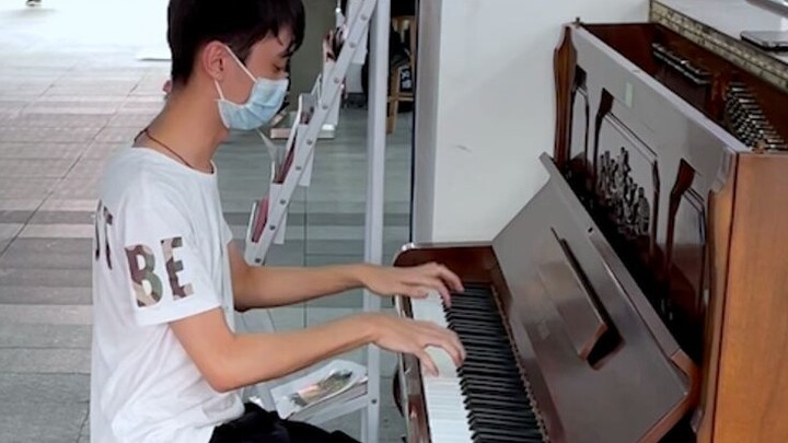 Menara Pendekar sedang bermain piano di jalan? ! Arknights Holiday Veyron Chen EP - Across the wind Piano Replay