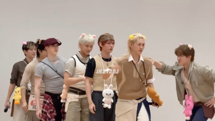 Stray Kids This & That Relay Dance