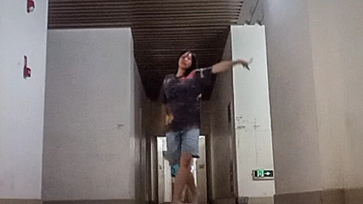 [رقصة أصلية] توم توم.. أظن أنني آخر من نشر الفيديو!