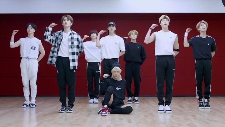 Ruang latihan untuk lagu comeback terbaru Stray Kids, "Thunderous", telah dirilis.