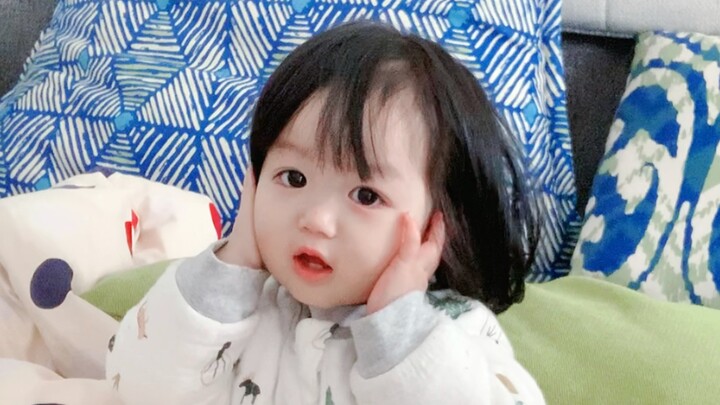 Apakah si bayi manusia tahu kalau dia seimut ini?