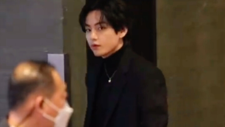 Sao mặt Kim Taehyung lại xuống sắc thế này?