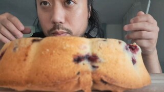 ASMR EATING SOUNDS - BLACKBERRY CAKE