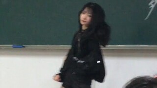 【南京晓庄学院】在课堂上穿黑丝跳舞，太勇敢了！