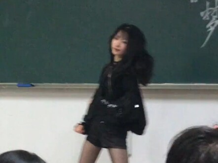 【Universitas Xiaozhuang Nanjing】Berani sekali menari mengenakan stoking hitam di kelas!