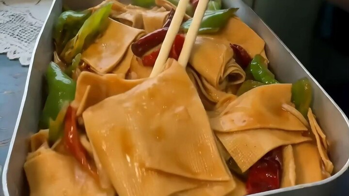 ไม่ได้กินข้าวมา 3 วัน พนักงานต้อนรับบนเครื่องบินมอบข้าวกล่องฟรีให้คุณ! กินหมดใน 5 นาทีรับรางวัล 1 พั