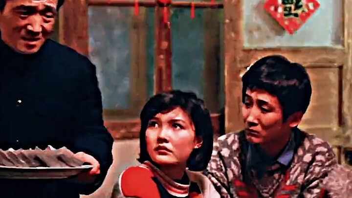 “โต๊ะอาหารค่ำวันส่งท้ายปีเก่า ได้เปิดเผยผ้าคลุมความอัปลักษณ์ของครอบครัวนับไม่ถ้วน”