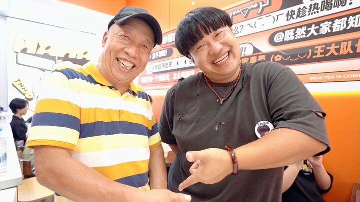 为什么大家脸上都洋溢着笑容？