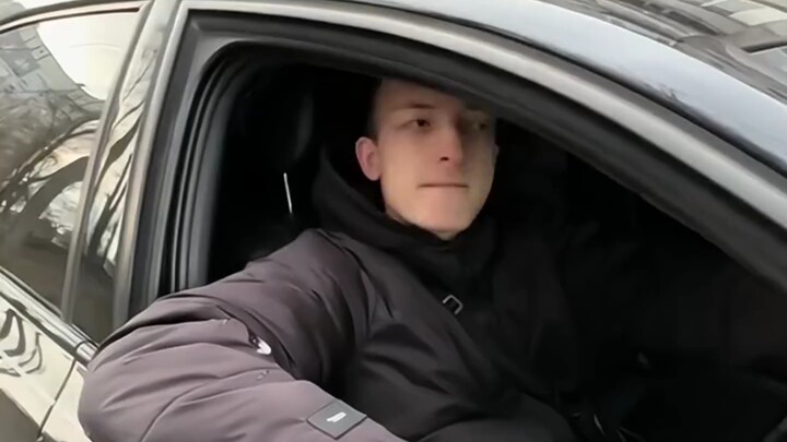 Khi ai đó khen xe của bạn ngầu: