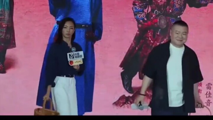 Nar Naxi’s whole face is a mess, yet she still managed to tag along with the “Lychee” crew for promo