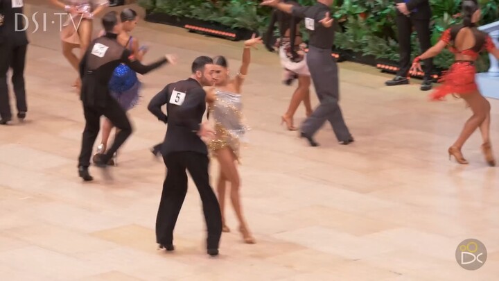 This damn sexy bull—I want to take it on too!