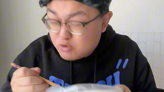 Makan di kelas begitu saja