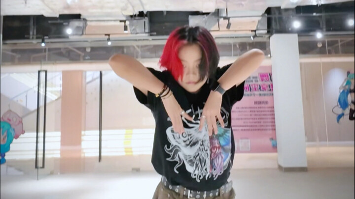 انظر، حتى أنا أشعر باليأس الآن، أوه لا، "رقصة رائعة"