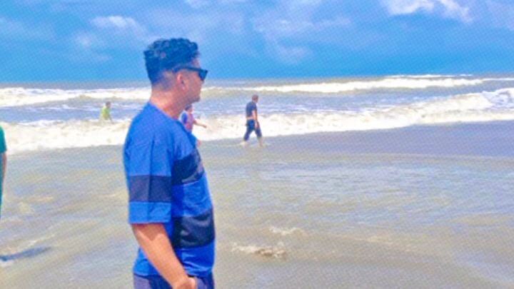 ঢেউ জানা এক নদীর কাছে,,,