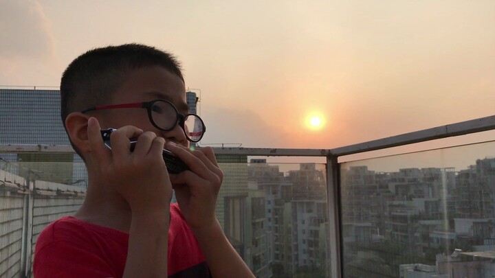 [Harmonika] Siswa sekolah dasar mencoba memainkan "The Song of Red Kai" Ultraman Orb