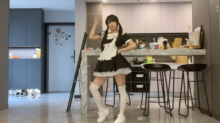 Cô hầu gái nhỏ của bạn đang chờ bạn về nhà đấy!