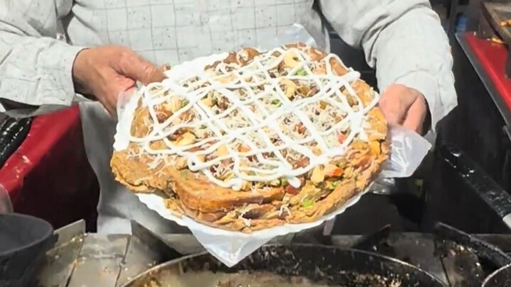 A royal omelet for 300 rupees, and it even has 8 eggs!