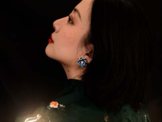 Ibumu, ngotot pengen menemukan baju yang cocok untuk perhiasanku