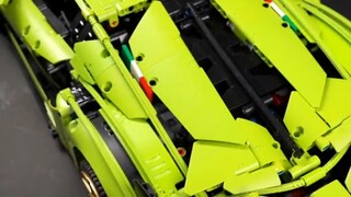 เป็นเวลาหนึ่งปีแล้วที่ฉันตื่นขึ้นมา และฉันดีใจที่ได้ซื้อ Lamborghini! -