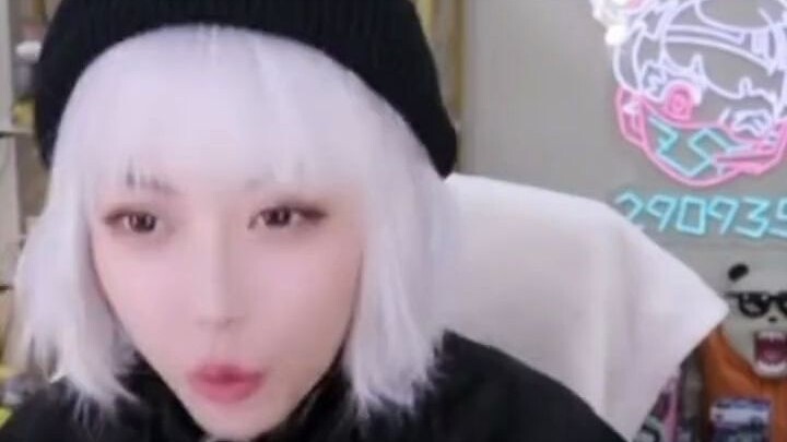 Trying to freeload off Sister Zhou? Don’t you know better? (Looks like they actually did manage to g