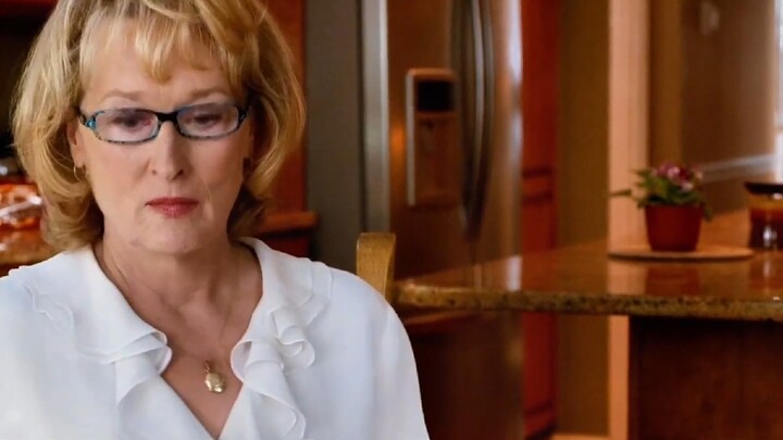 Wife Who’s Been Separated from Her Husband for 20 Years Suddenly Struts in a Sexy Nightgown