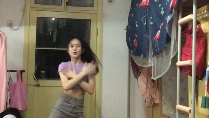 Merasa istimewa di hari terakhir ulang tahun ke-18 | TWICE-Feel Special dance di asrama siswa junior