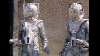 Cybermen action in: 'Silver Nemesis' (1988)