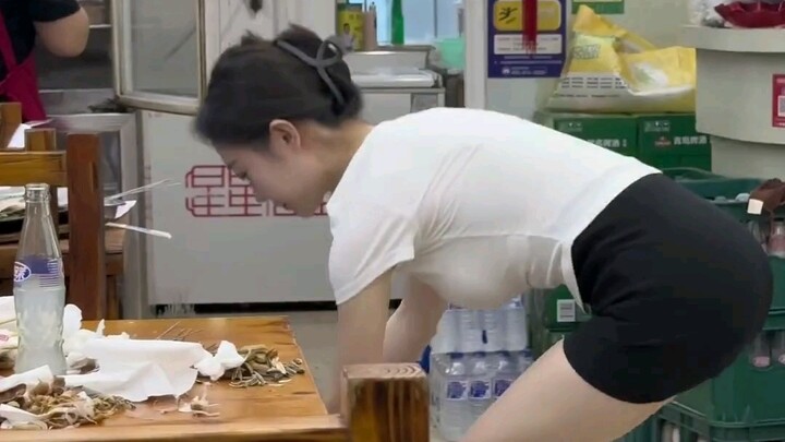 老板娘真能干，上得厅堂，下得厨房，得妻如此，夫复何求