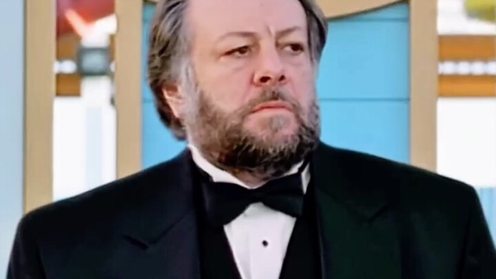 The magician couldn’t stand the heckling from the audience, so he pulled out a secret trick he’d nev